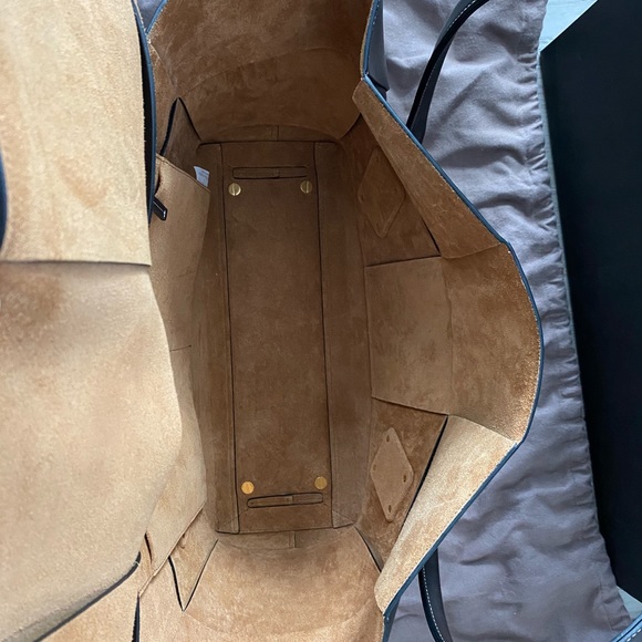 AUTHENTIC BOTTEGA VENETA TOTE - Picture 4 of 15